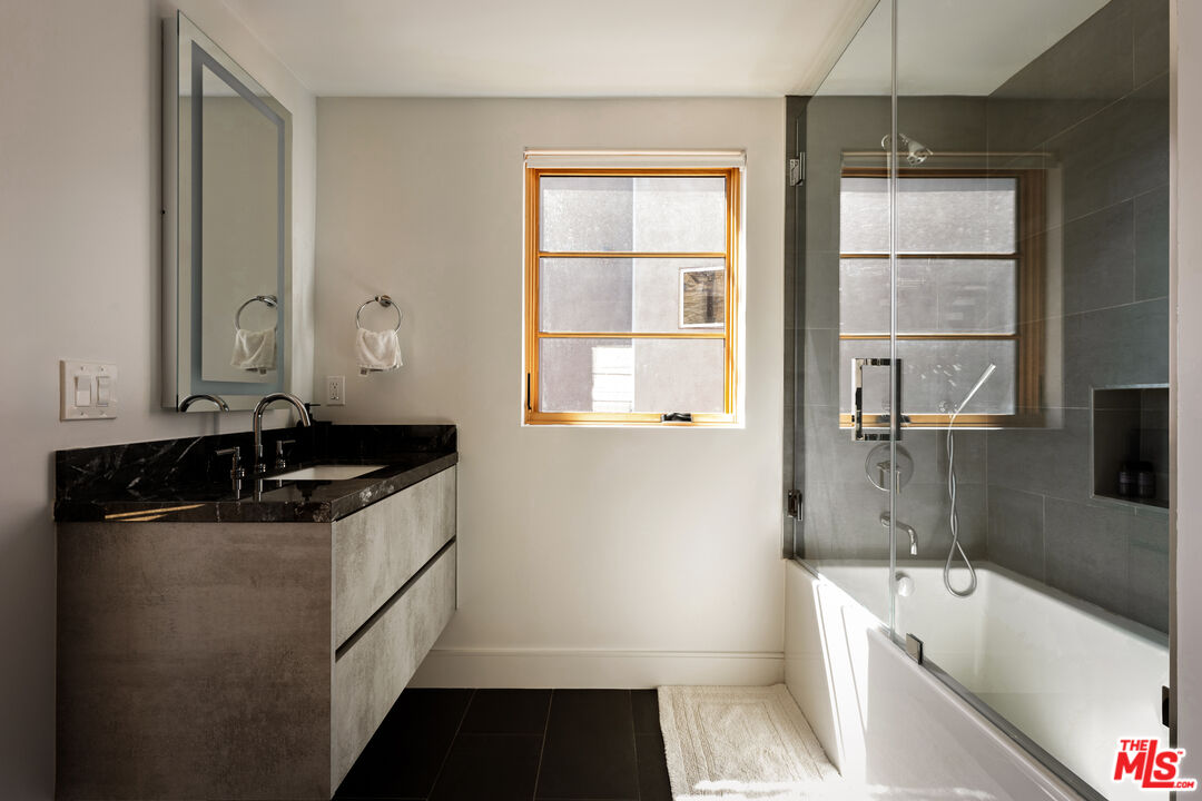 1033 N Vista St Unit: D