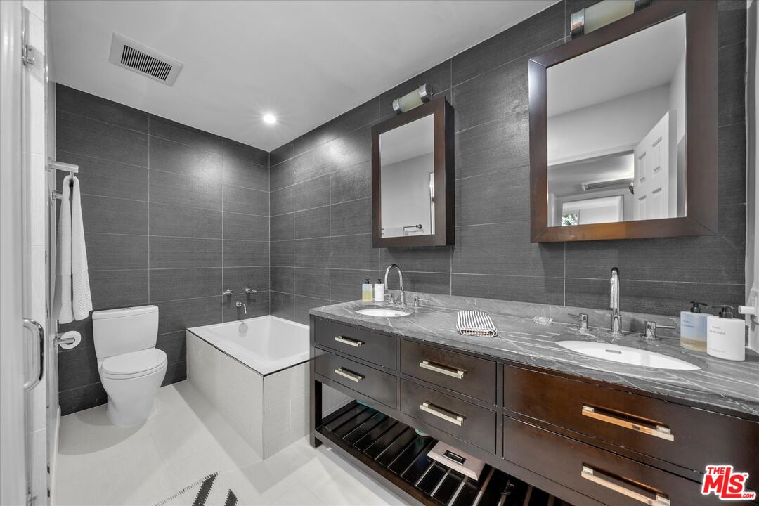 927 N Kings Rd Unit: 113