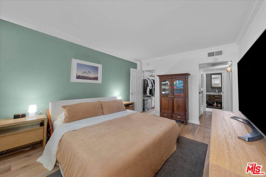 927 N Kings Rd Unit: 113