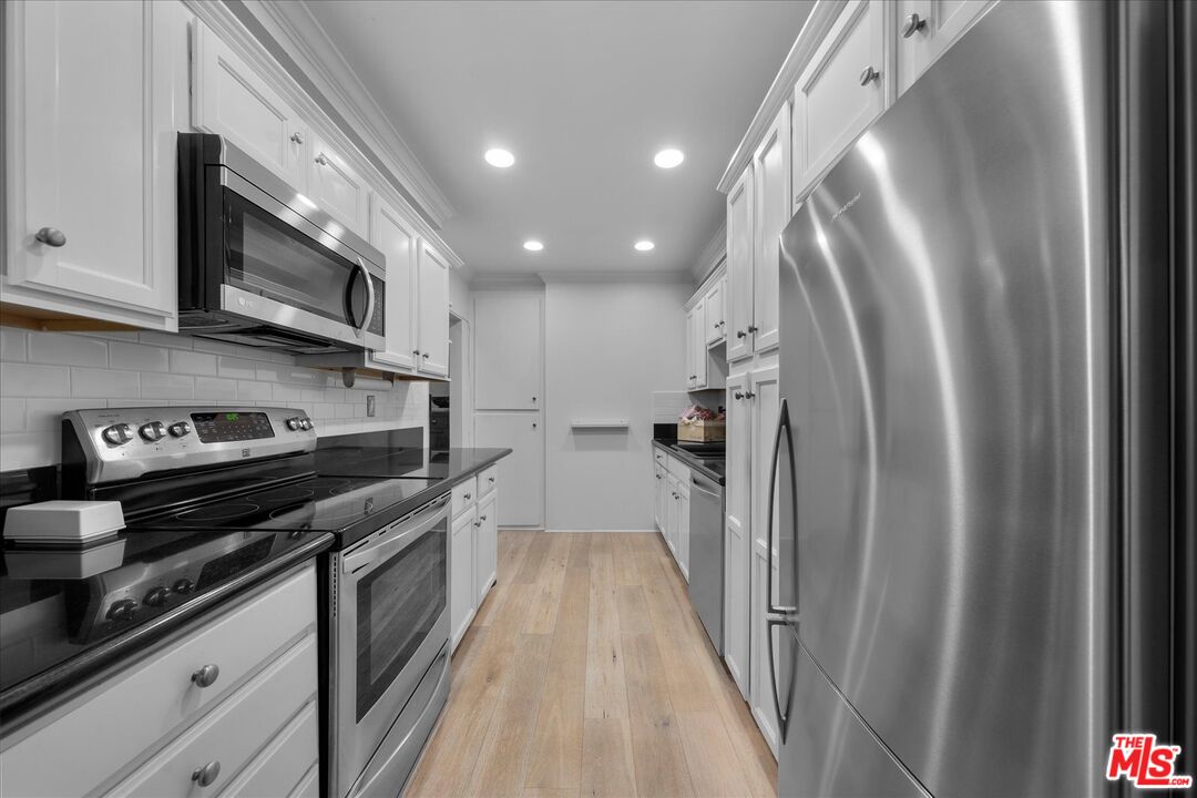 927 N Kings Rd Unit: 113