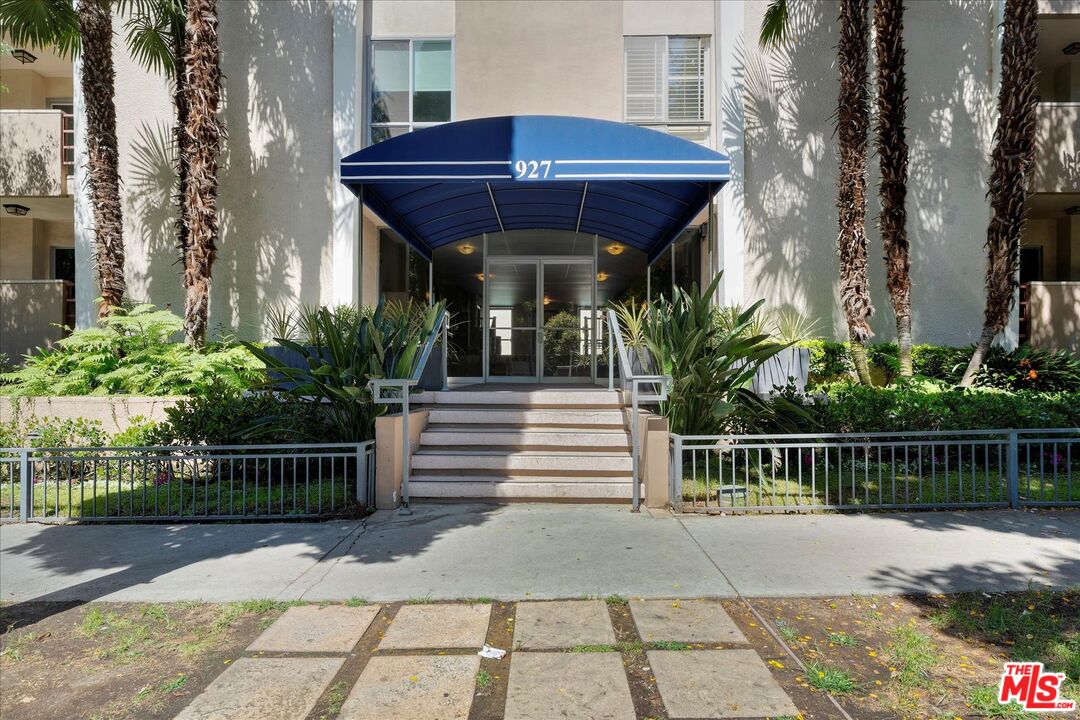 927 N Kings Rd Unit: 113