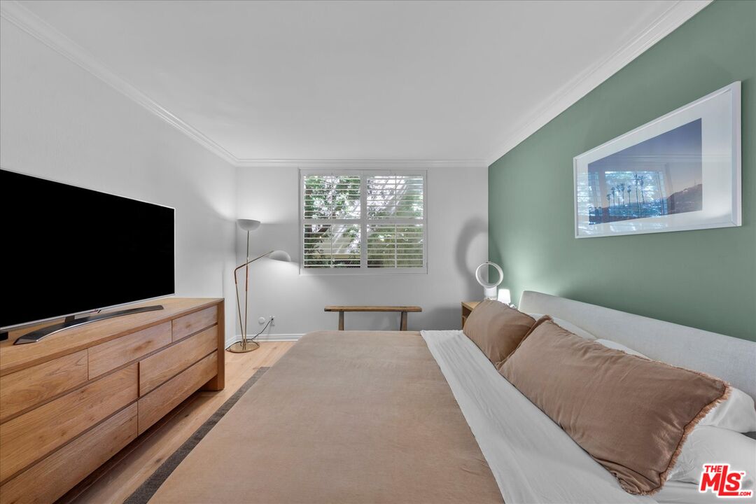 927 N Kings Rd Unit: 113