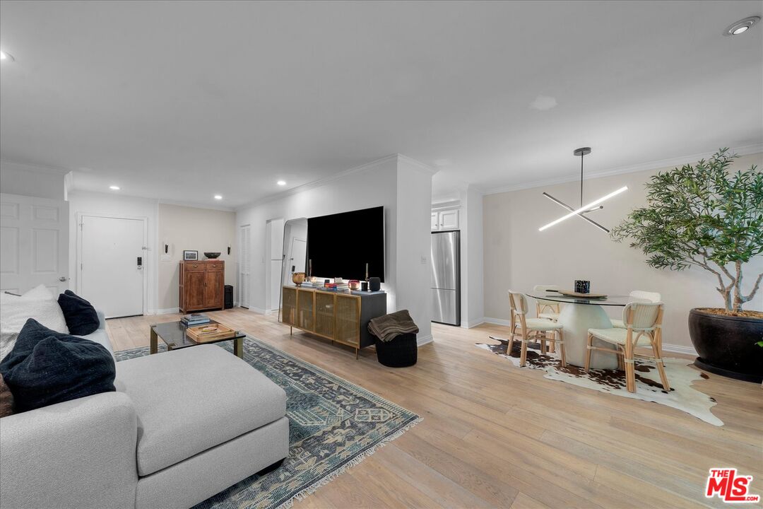 927 N Kings Rd Unit: 113