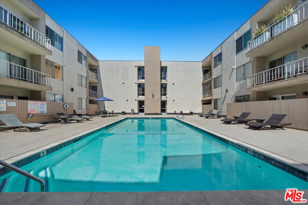 927 N Kings Rd Unit: 113