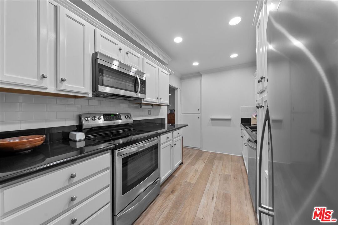 927 N Kings Rd Unit: 113