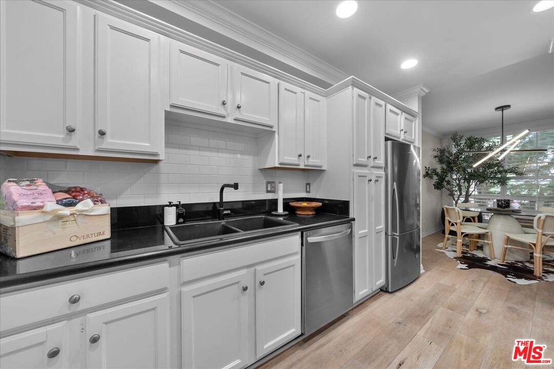 927 N Kings Rd Unit: 113