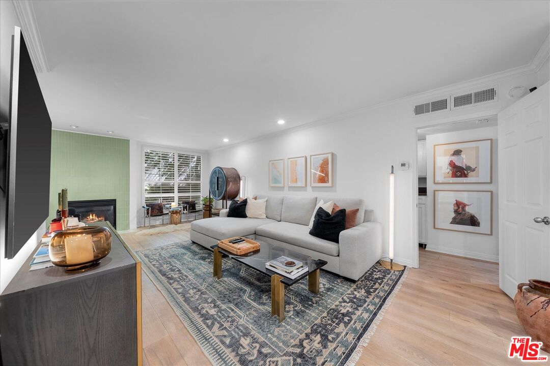 927 N Kings Rd Unit: 113