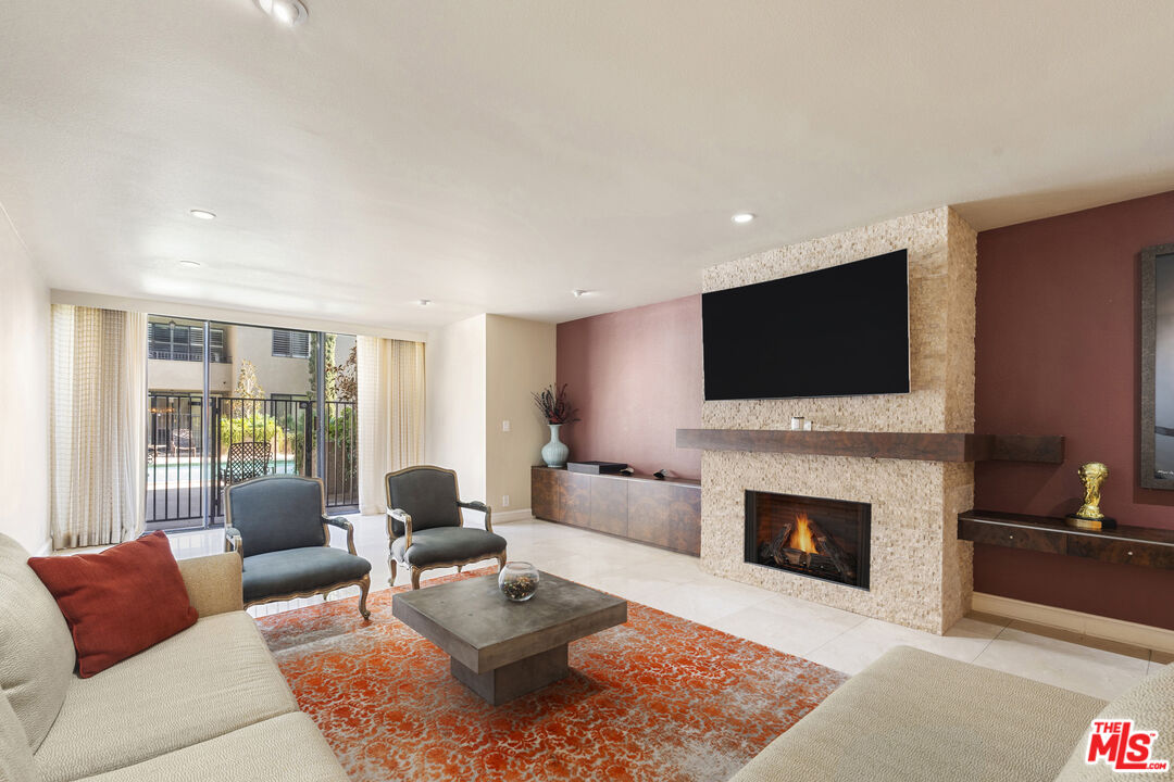 8455 Fountain Ave Unit: 419