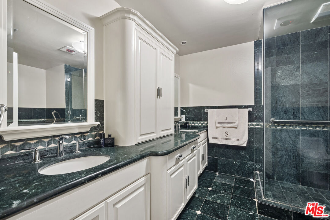 8455 Fountain Ave Unit: 419