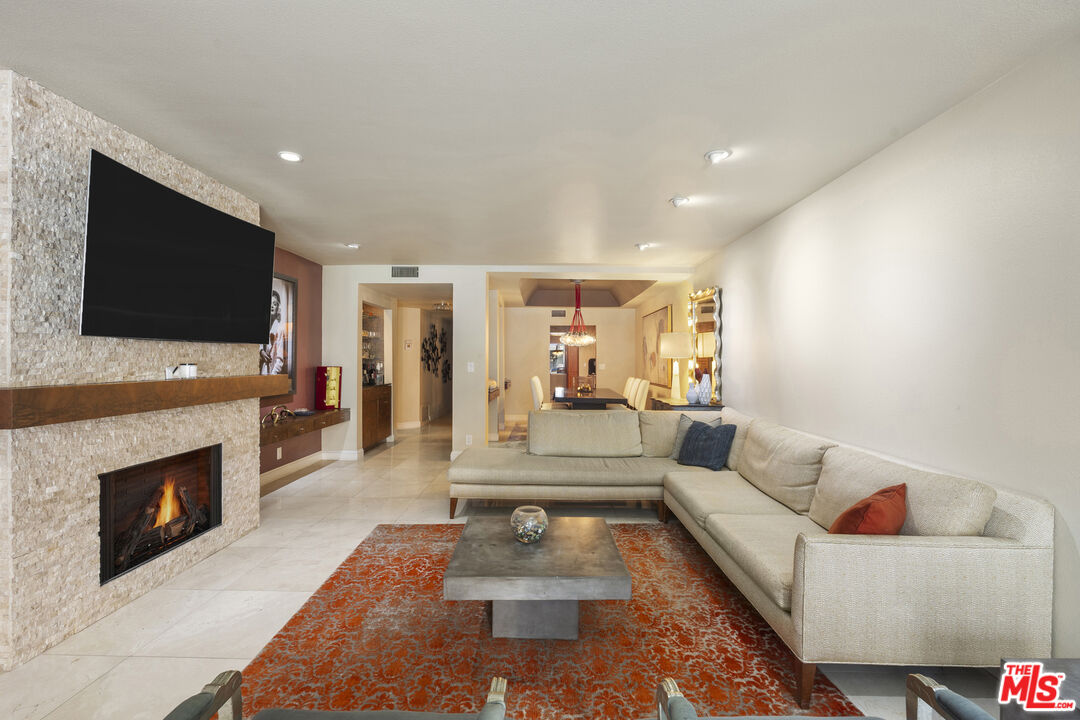 8455 Fountain Ave Unit: 419