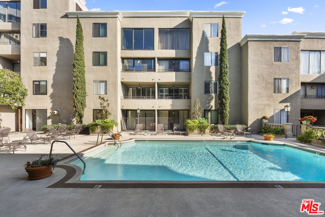 8455 Fountain Ave Unit: 419