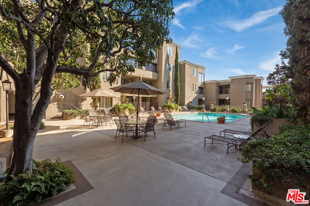 8455 Fountain Ave Unit: 419