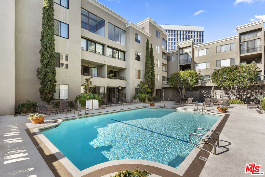 8455 Fountain Ave Unit: 419