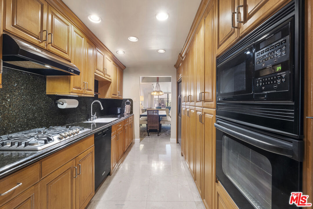 8455 Fountain Ave Unit: 419