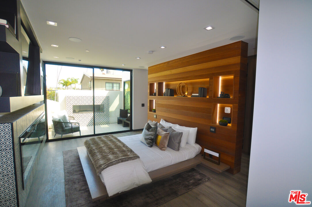838 California Ave