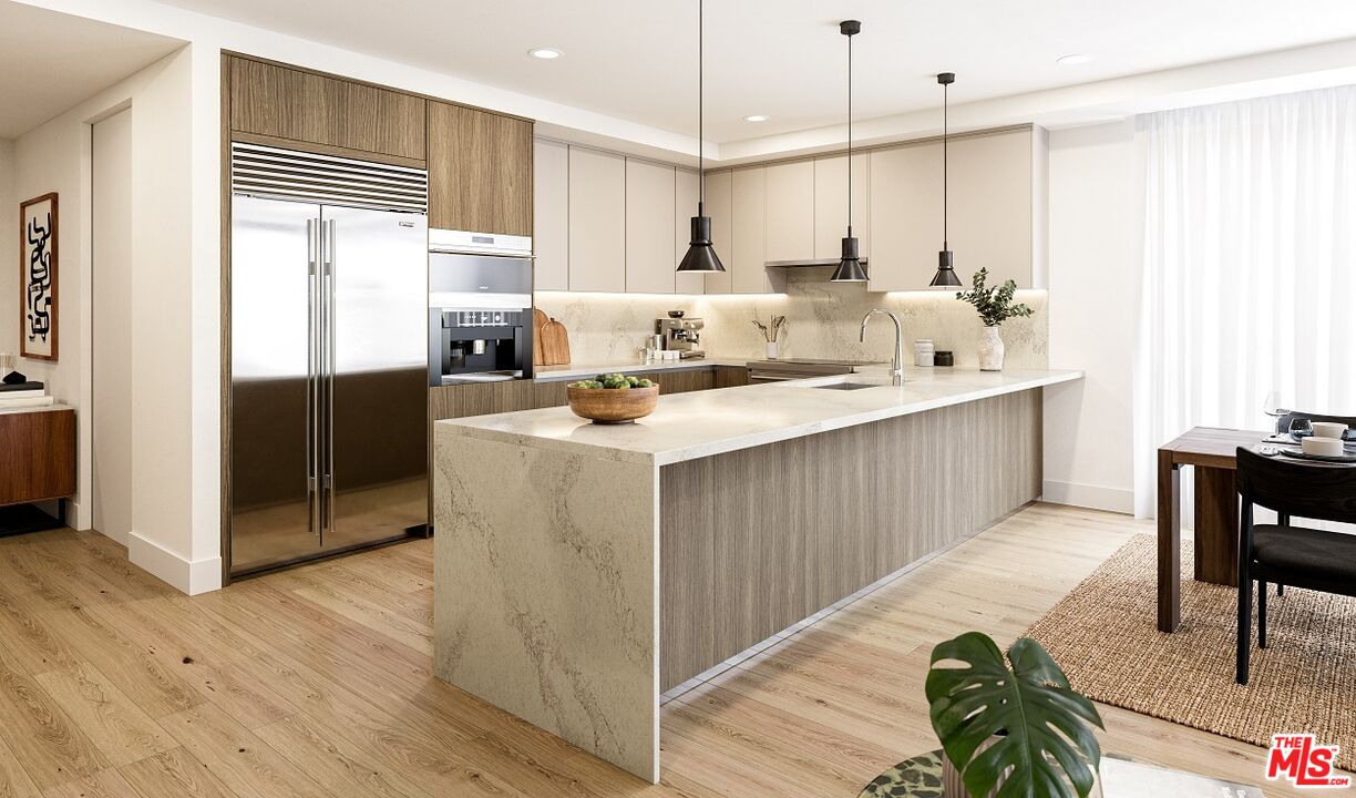 725 N Croft Ave Unit: 109