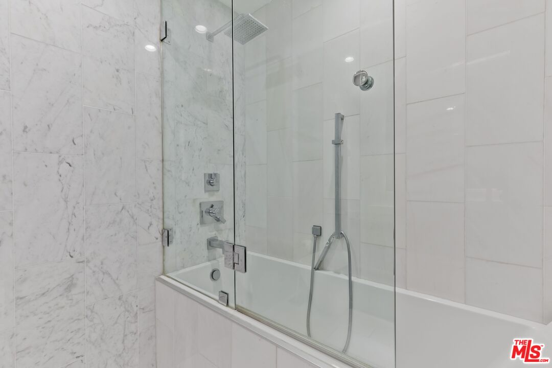 818 N Doheny Dr Unit: 203