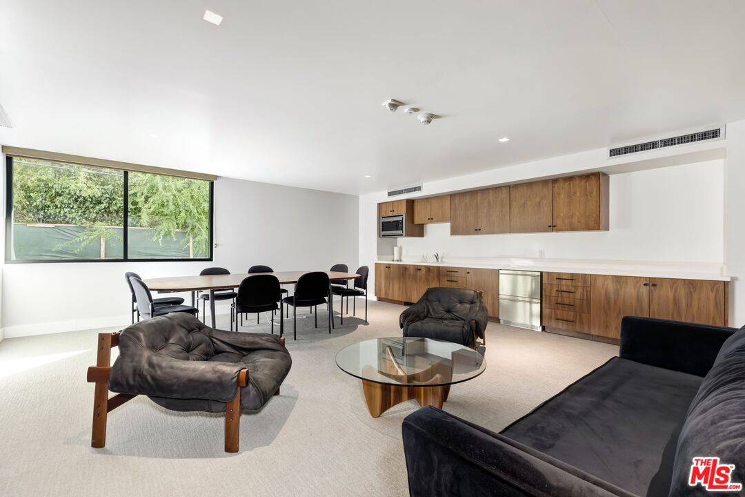 818 N Doheny Dr Unit: 203