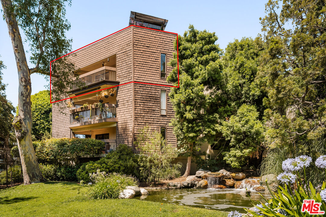 950 N Kings Rd Unit: 307