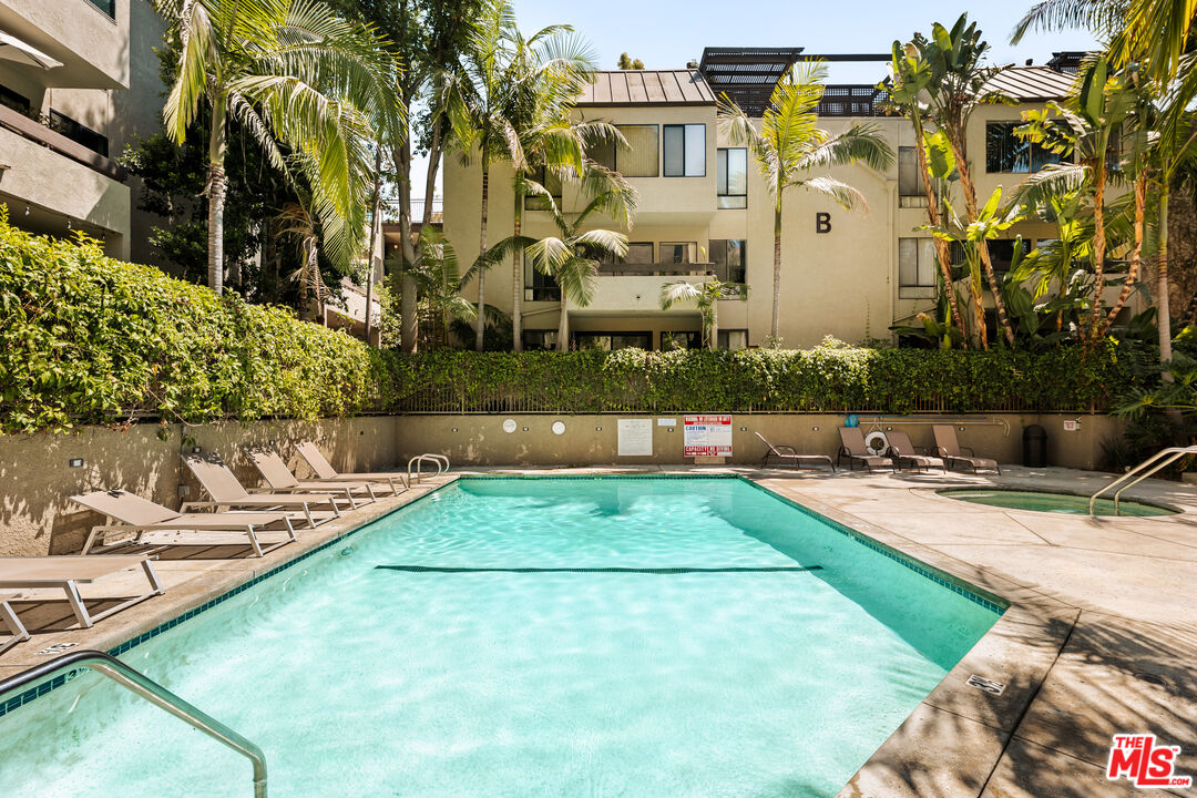 950 N Kings Rd Unit: 307