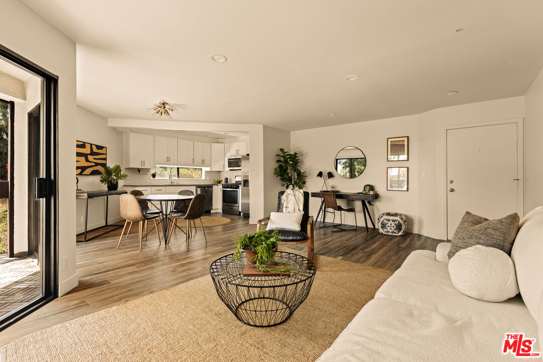 950 N Kings Rd Unit: 307