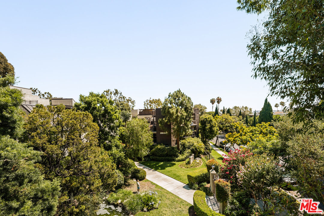 950 N Kings Rd Unit: 307