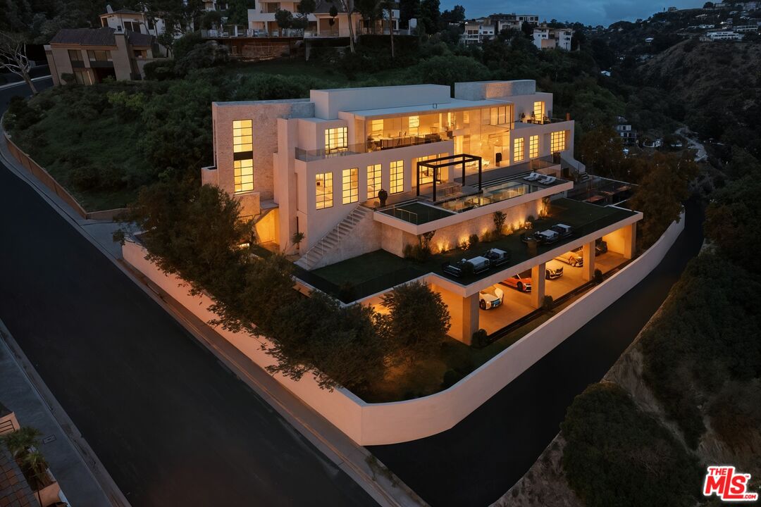 1842 N Crescent Heights Blvd