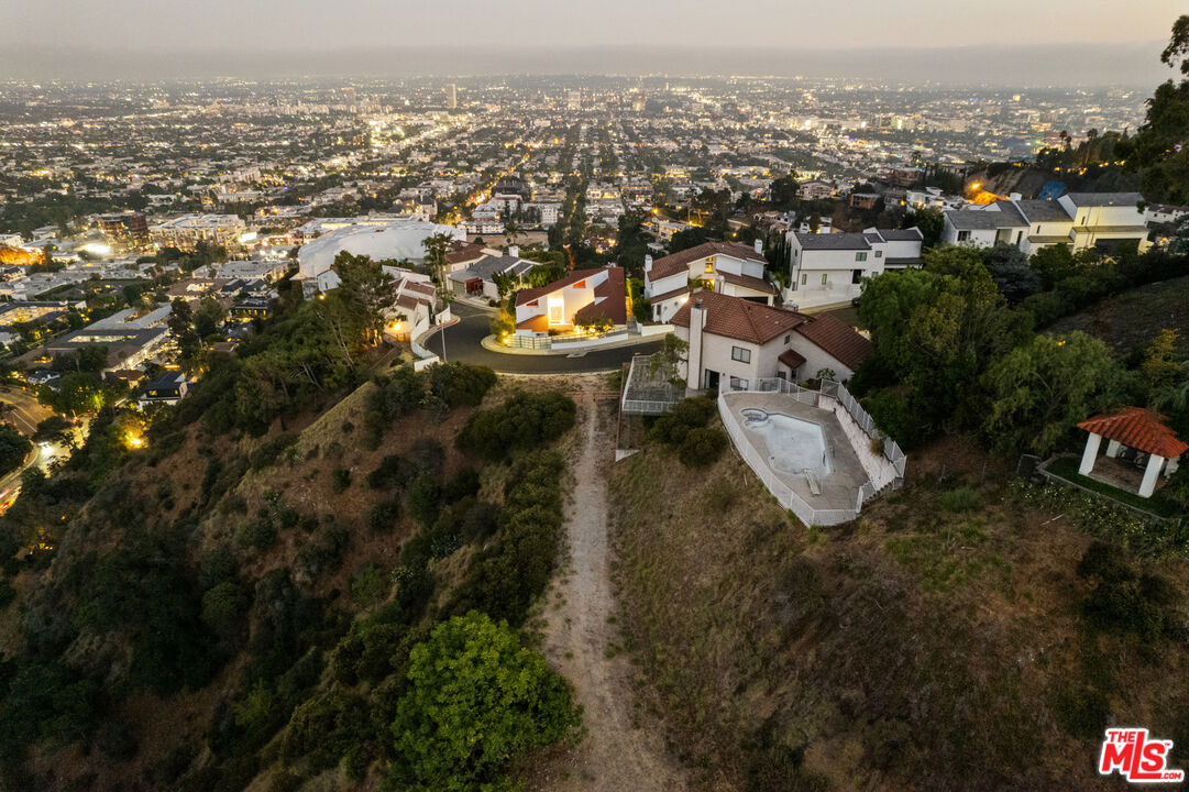 1842 N Crescent Heights Blvd