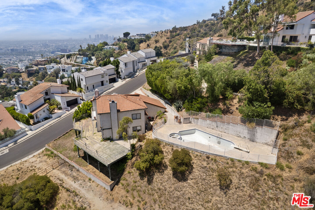 1842 N Crescent Heights Blvd