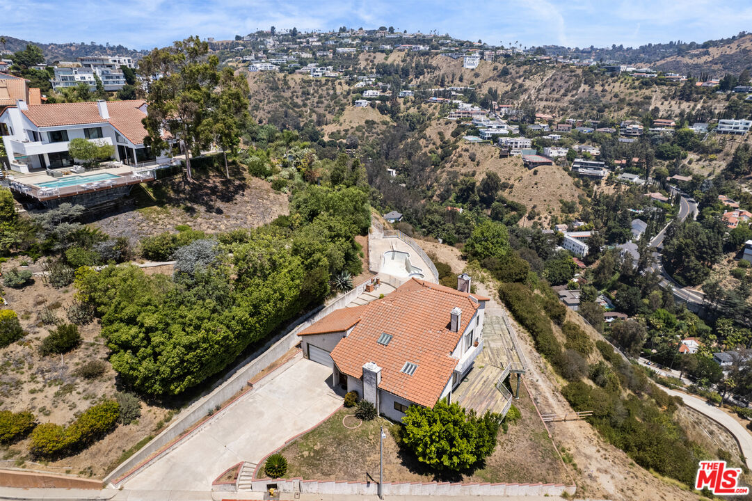 1842 N Crescent Heights Blvd