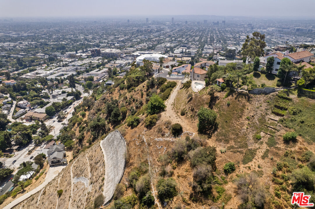 1842 N Crescent Heights Blvd