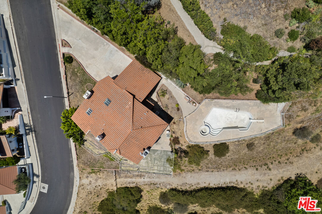 1842 N Crescent Heights Blvd