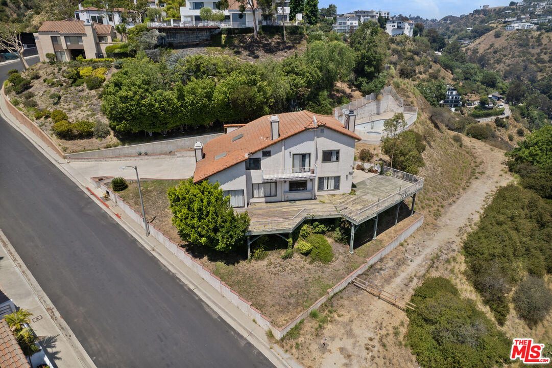 1842 N Crescent Heights Blvd