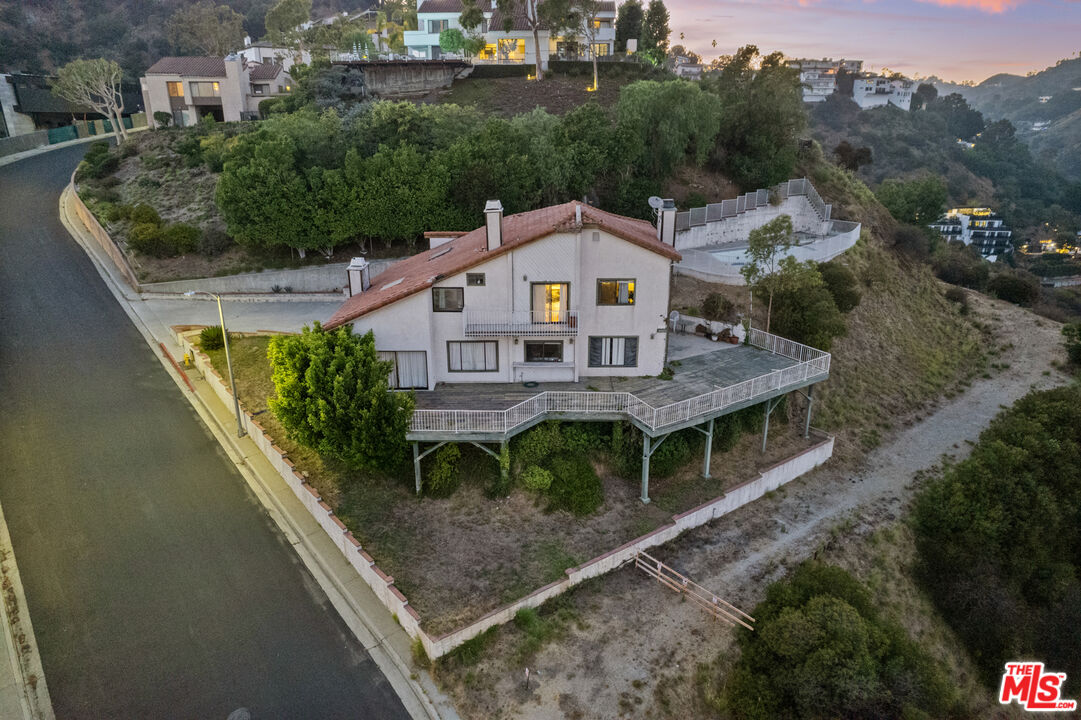 1842 N Crescent Heights Blvd