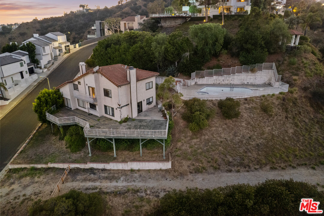 1842 N Crescent Heights Blvd