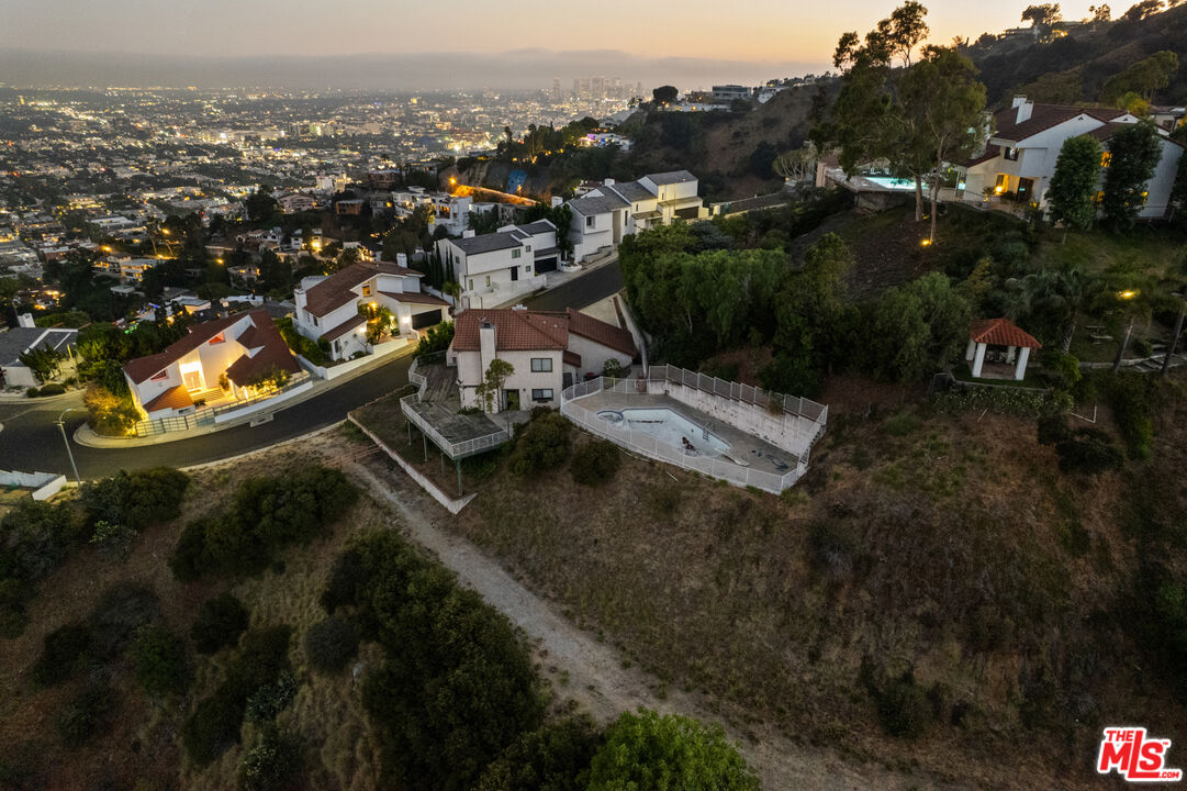 1842 N Crescent Heights Blvd