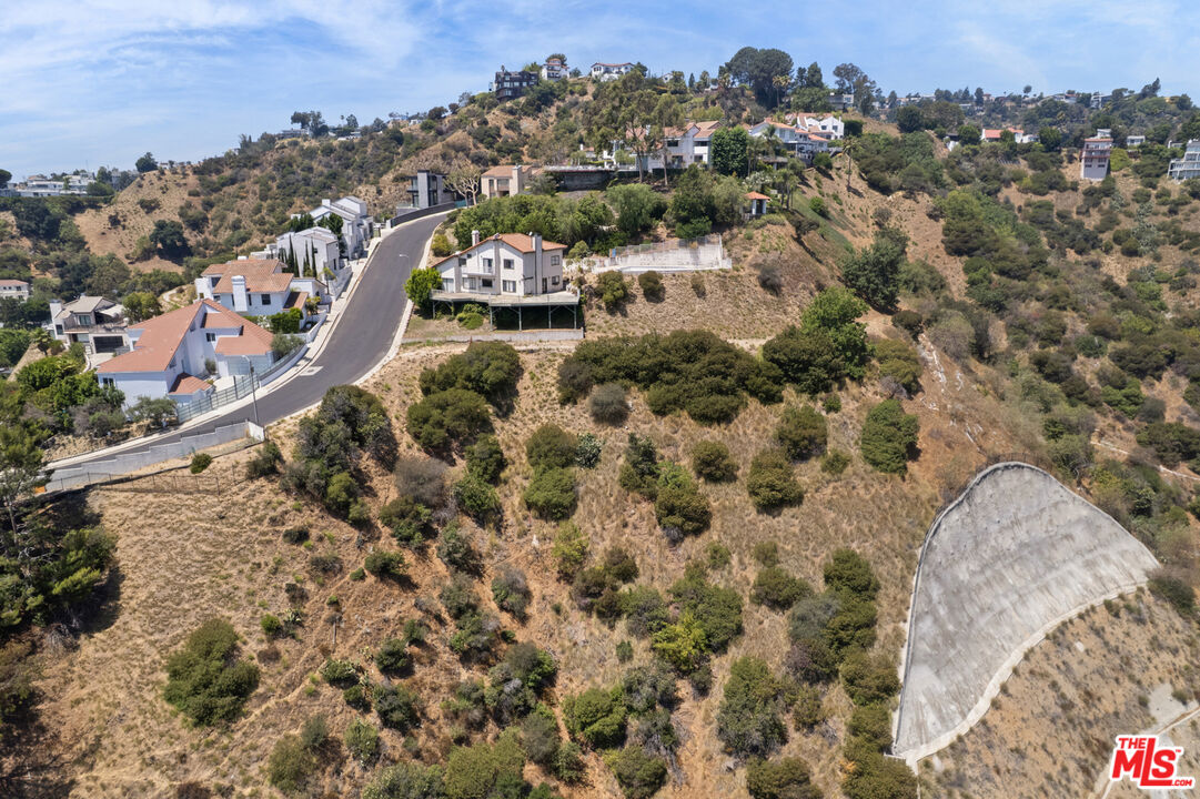 1842 N Crescent Heights Blvd