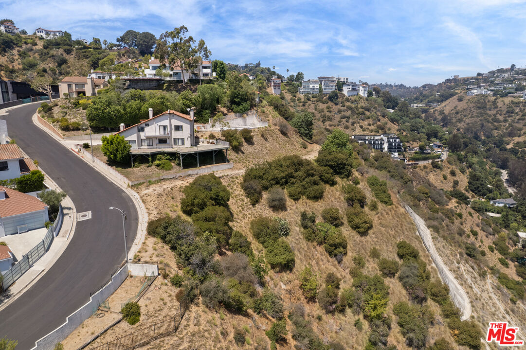 1842 N Crescent Heights Blvd