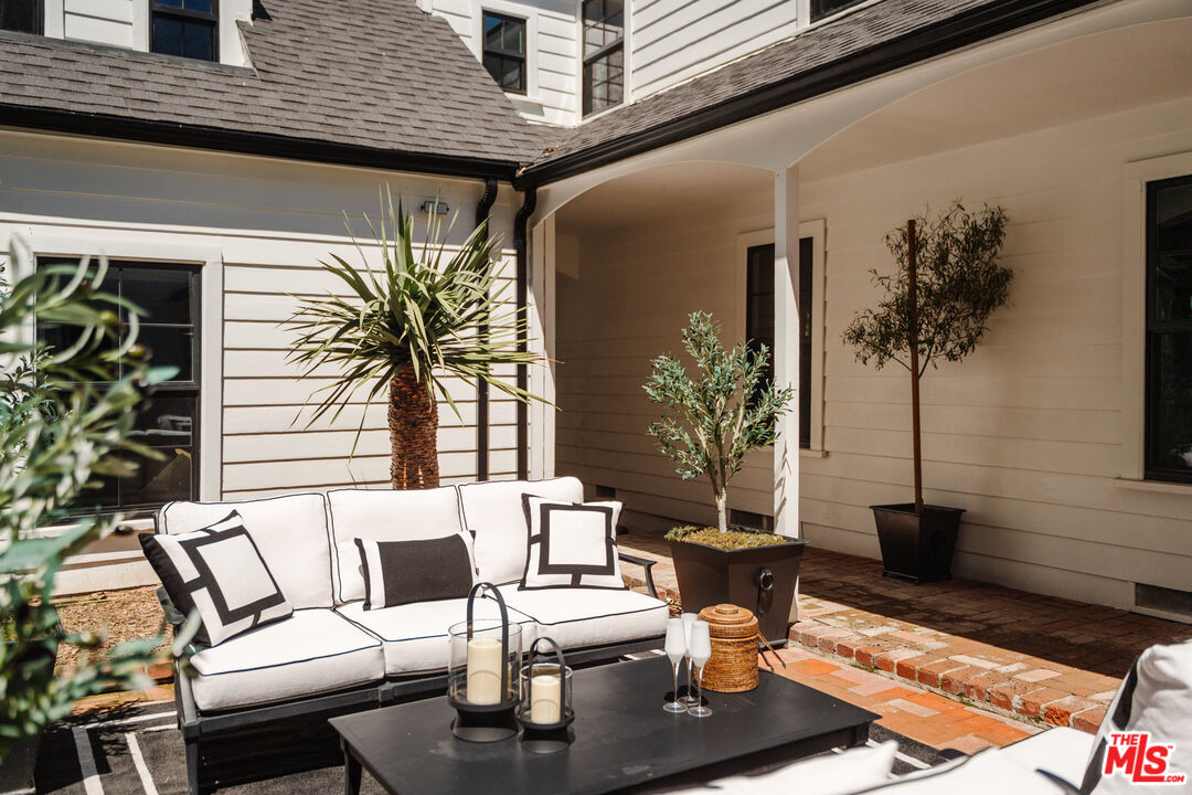 3100 Coldwater Canyon Ave