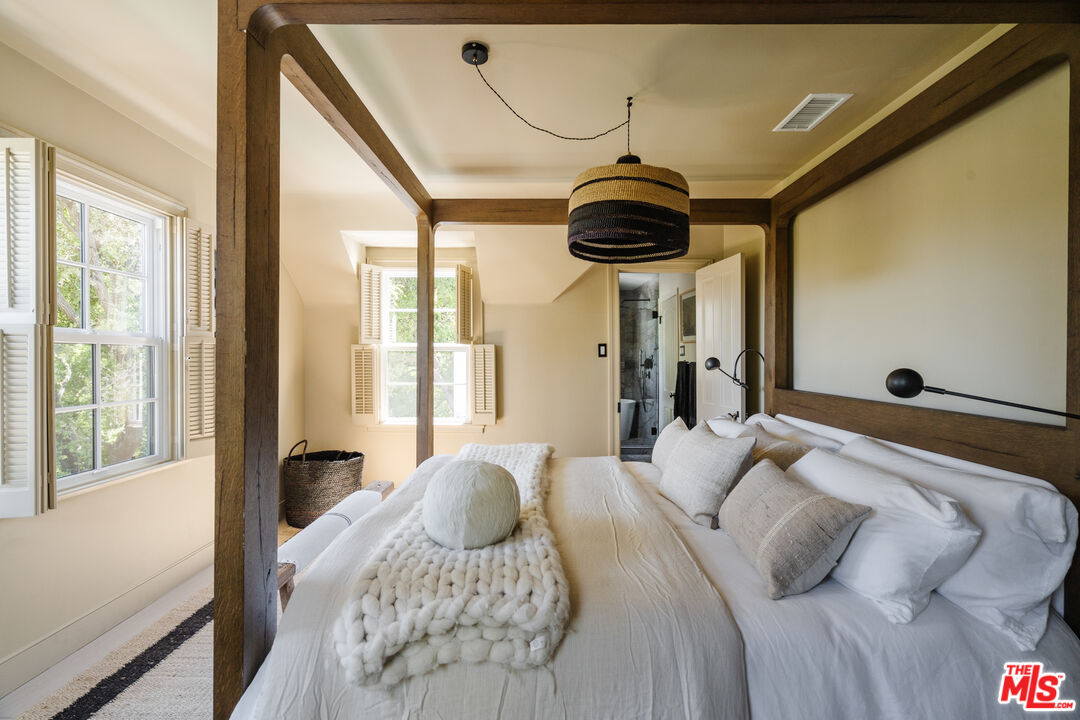 3100 Coldwater Canyon Ave