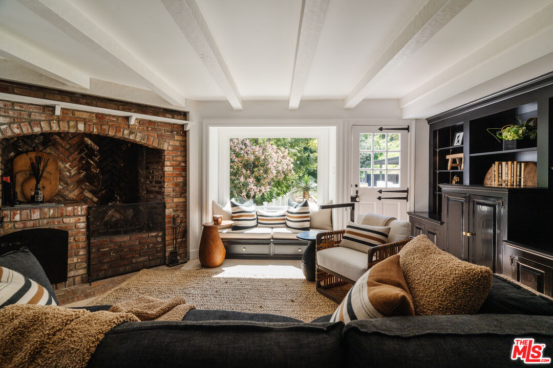 3100 Coldwater Canyon Ave