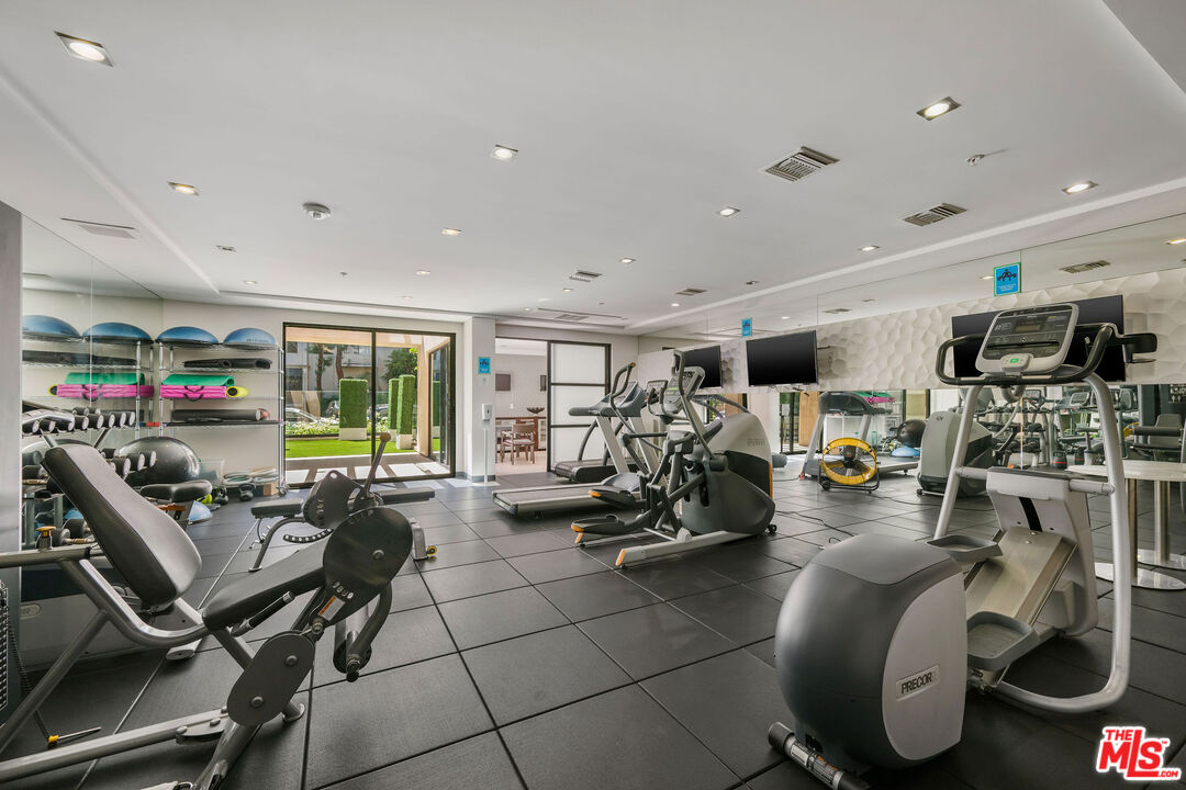 432 N Oakhurst Dr Unit: 101