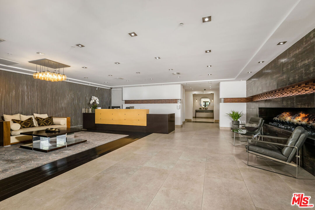 432 N Oakhurst Dr Unit: 101