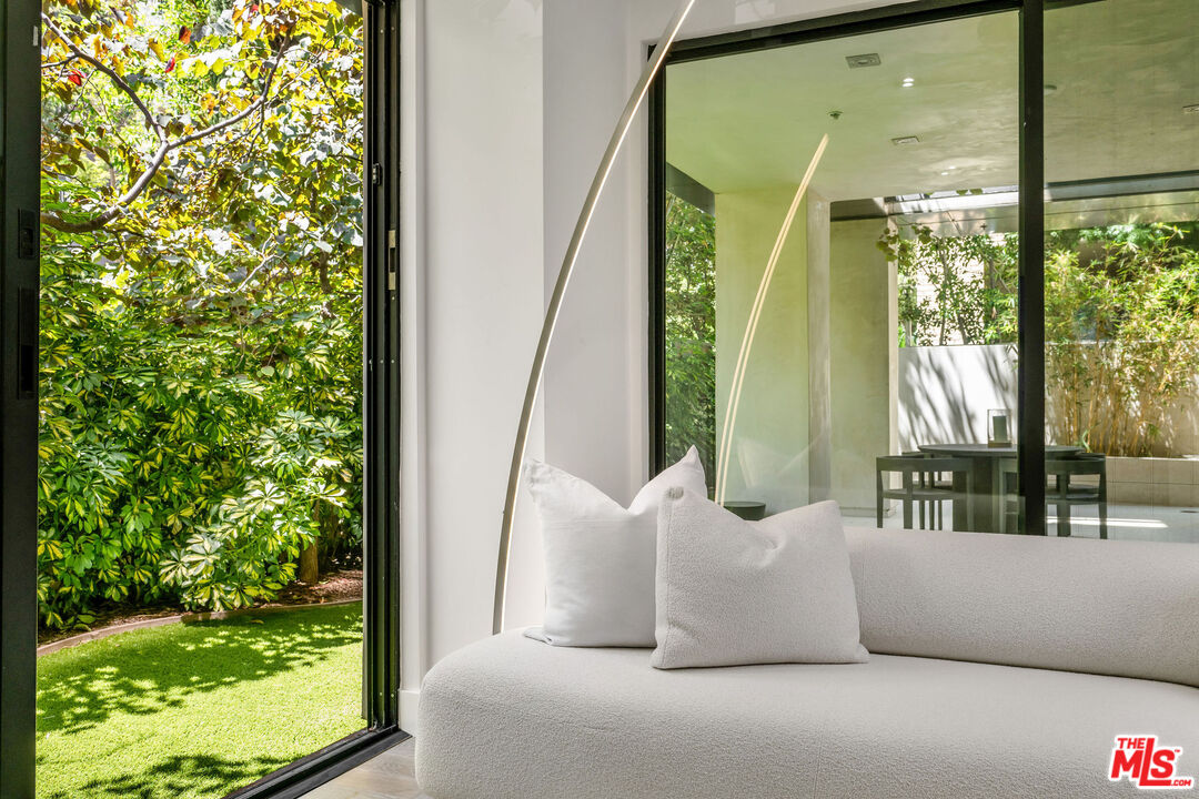 432 N Oakhurst Dr Unit: 101