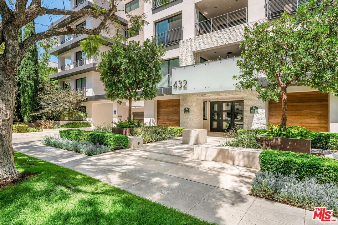 432 N Oakhurst Dr Unit: 101