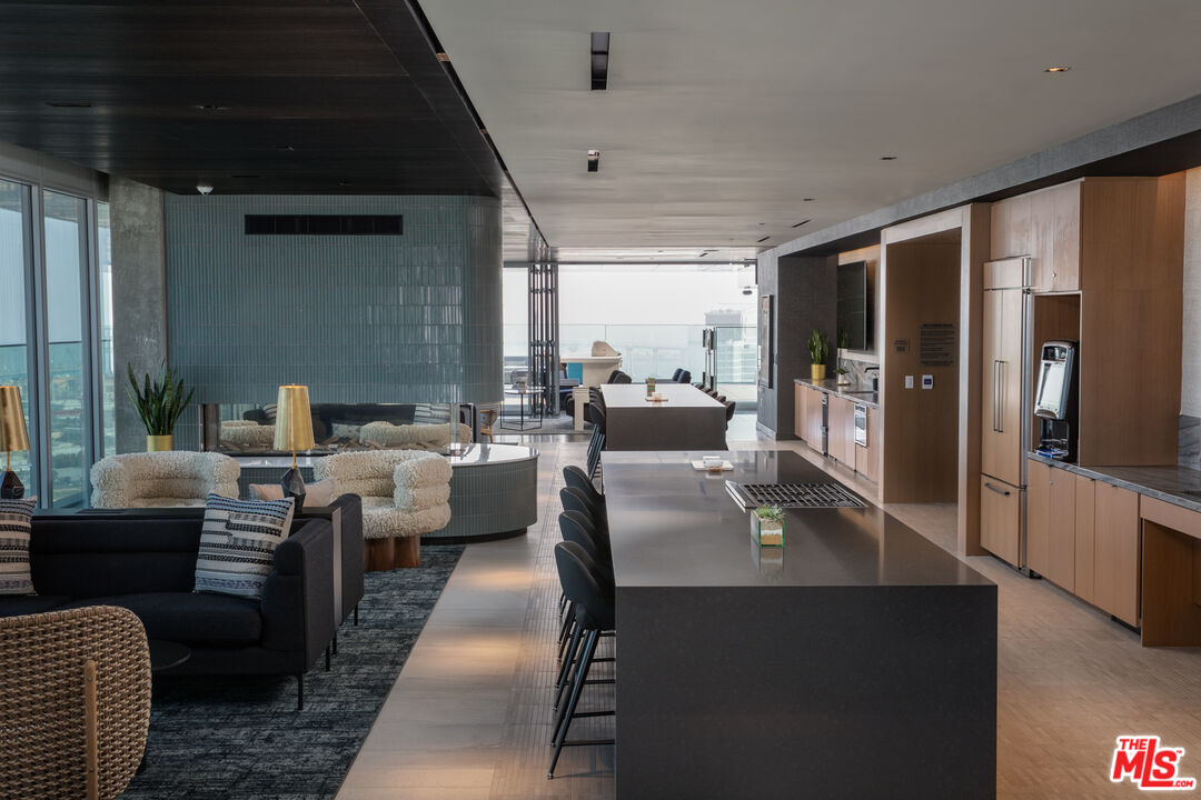 601 Eleventh Unit: PH 3301