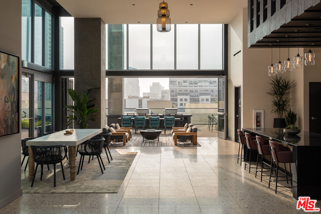 601 Eleventh Unit: PH 3301