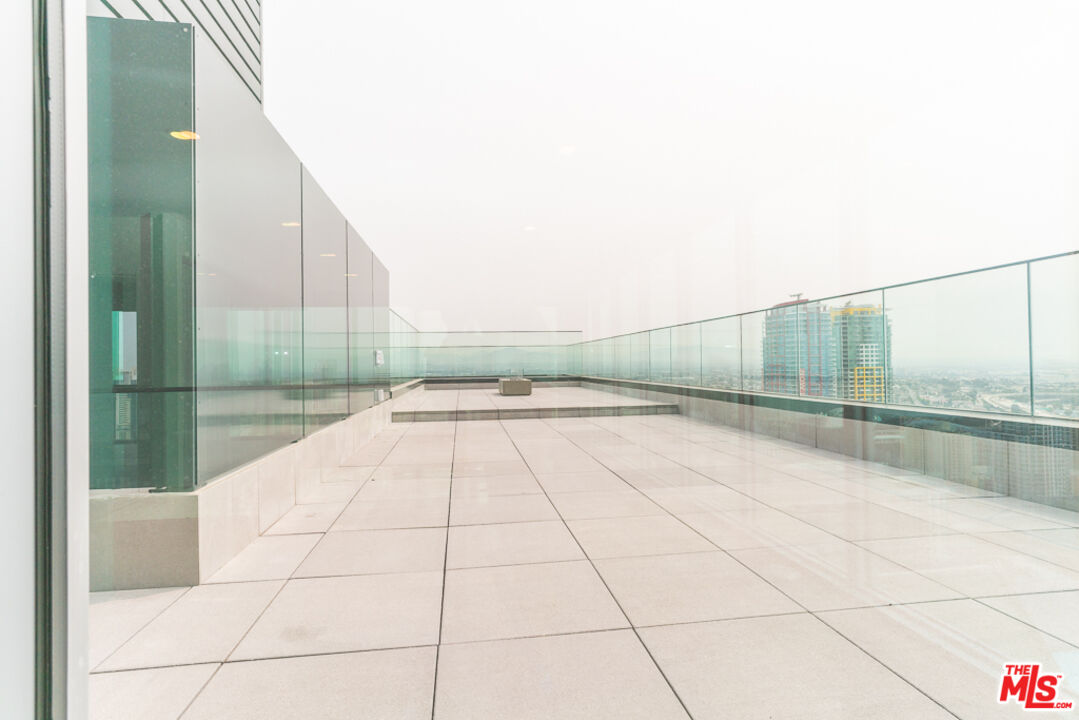 601 Eleventh Unit: PH 3301