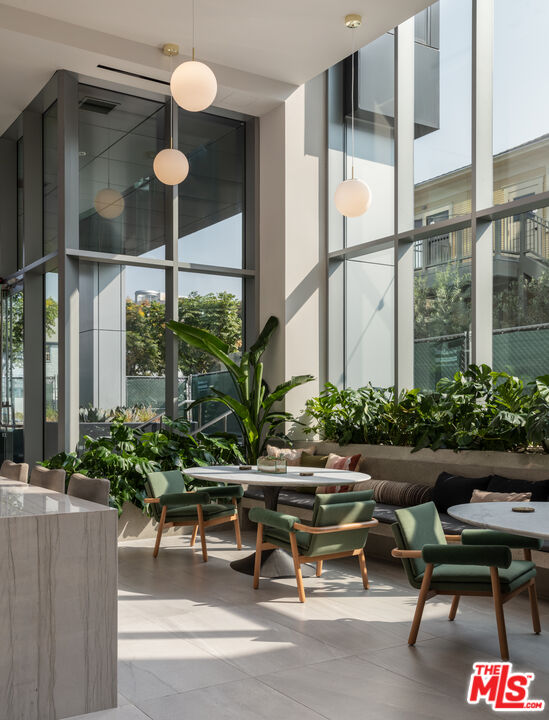 601 Eleventh Unit: PH 3301