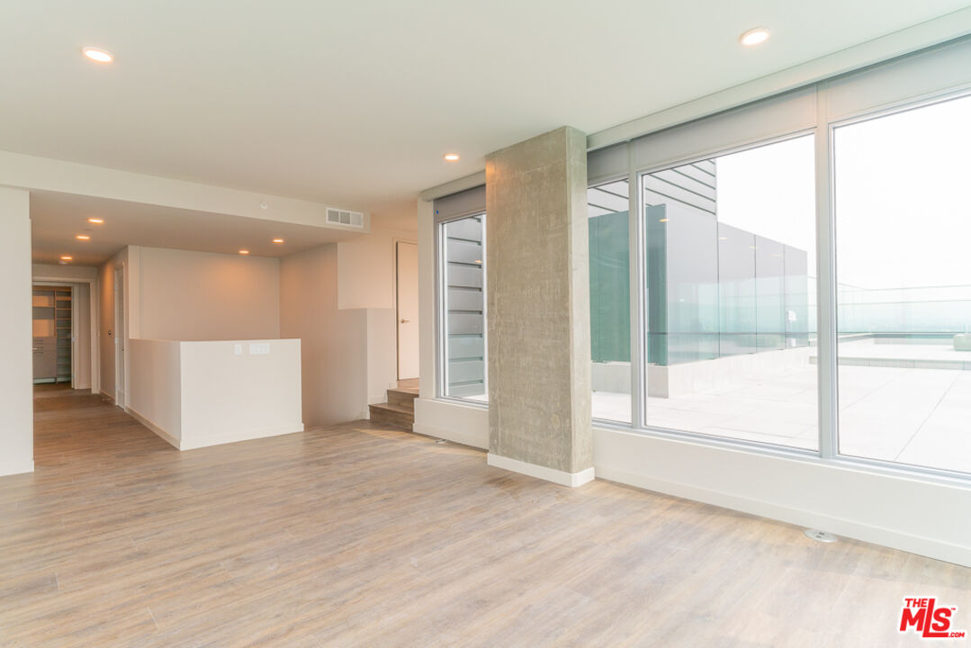 601 Eleventh Unit: PH 3301